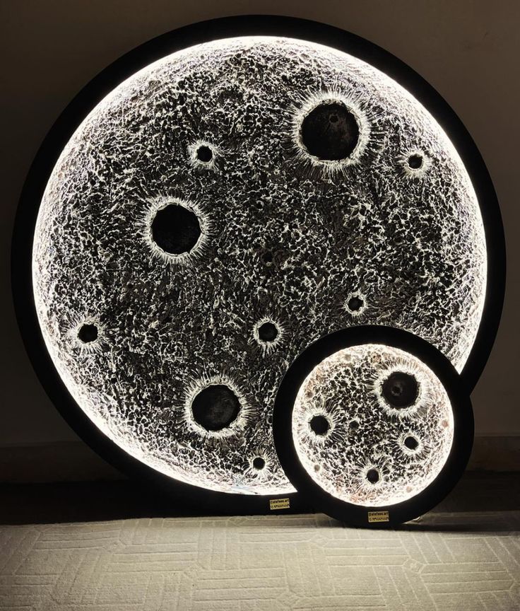 Wall moon